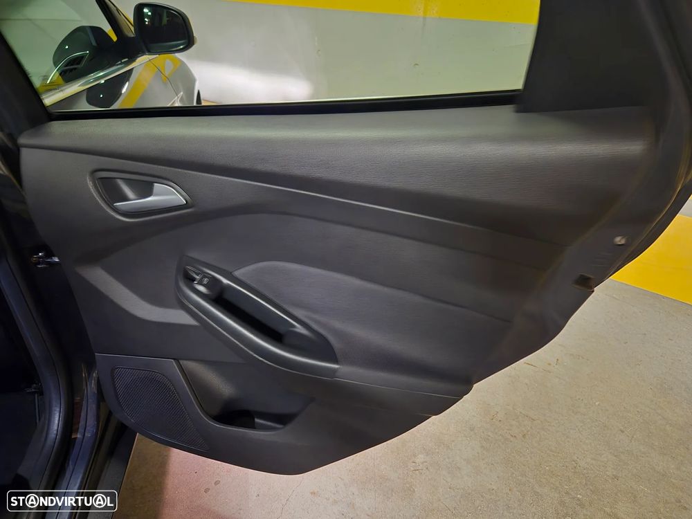 Ford Focus SW 1.6 TDCi Titanium Best - 34