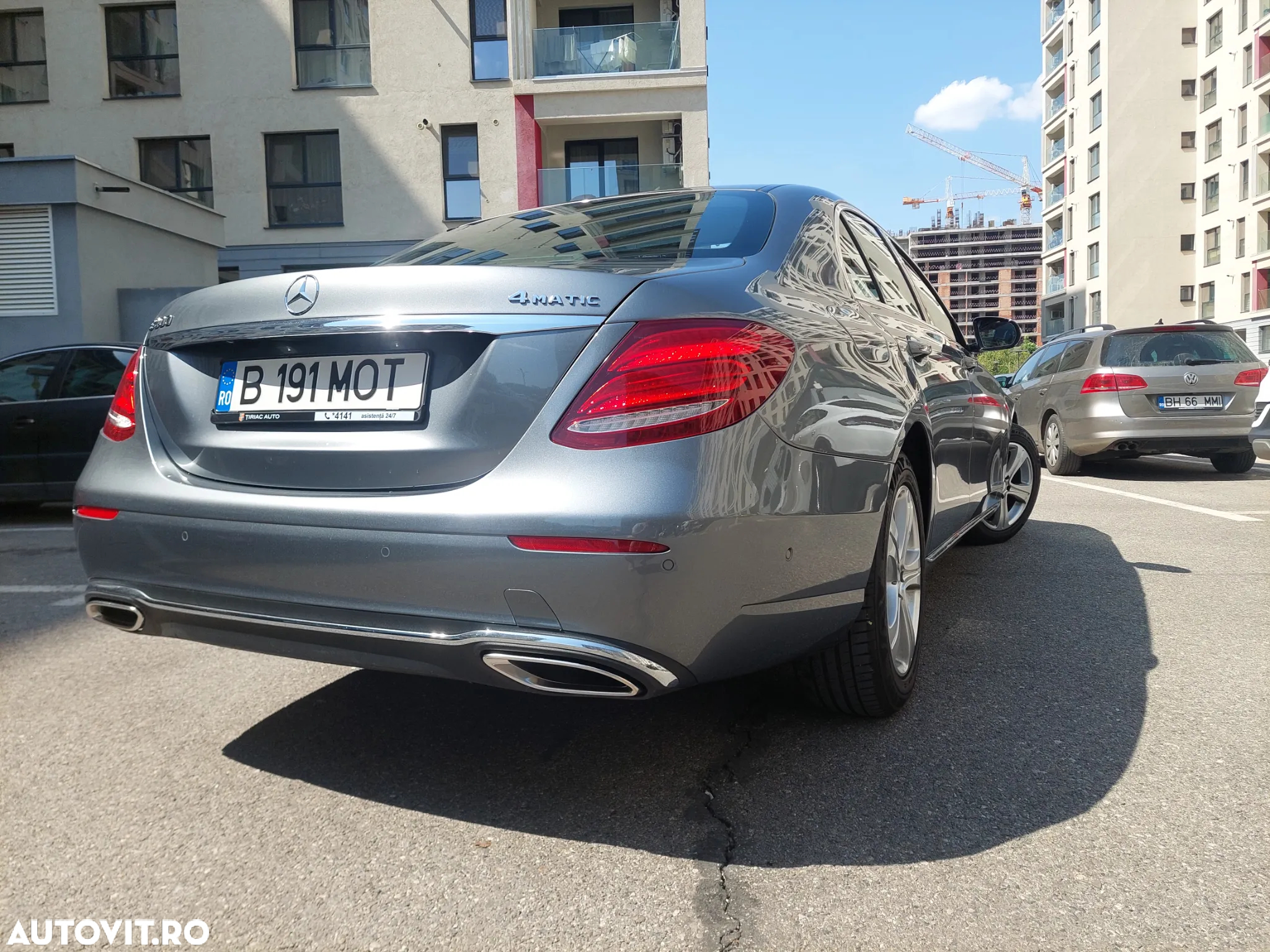 Mercedes-Benz E 200 4Matic T 9G-TRONIC - 2