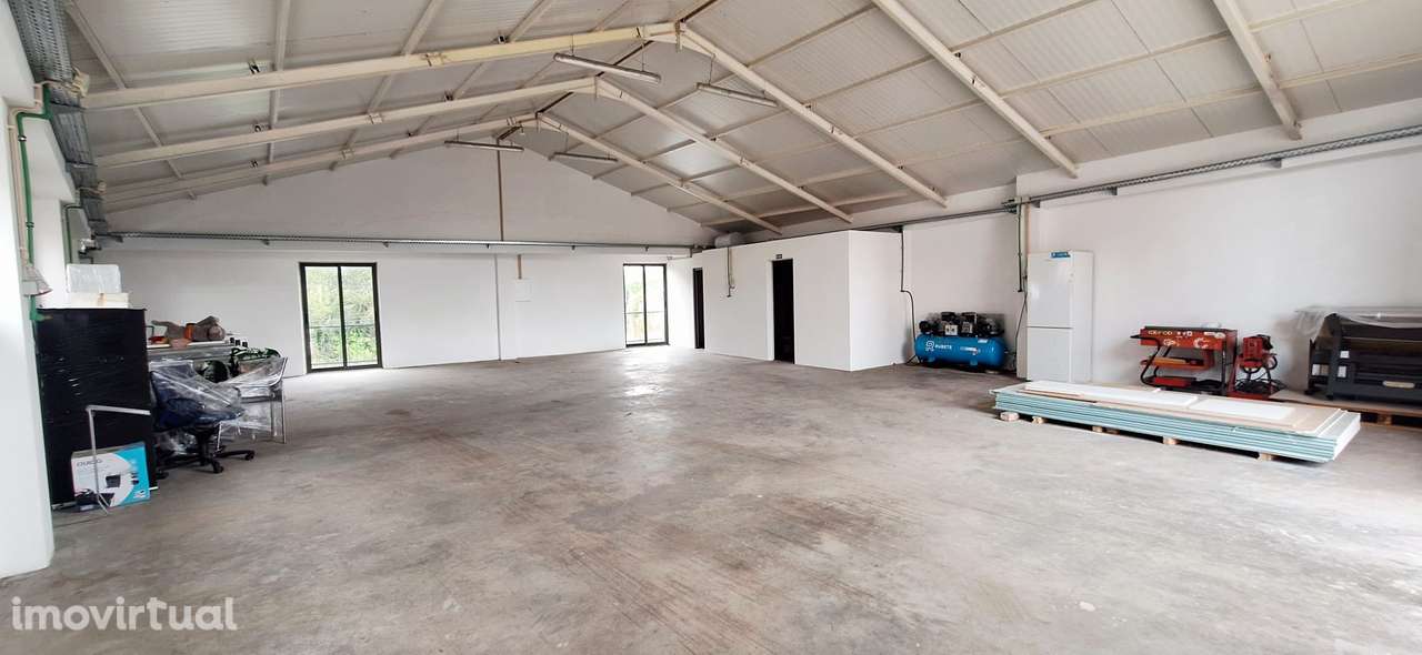 Armazém em Marvila com Acesso Pavimentado e Estacionamento - Grande imagem: 4/6