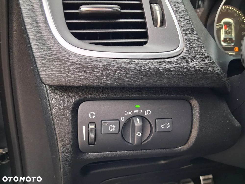 Volvo V40 D3 Drive-E Momentum - 4