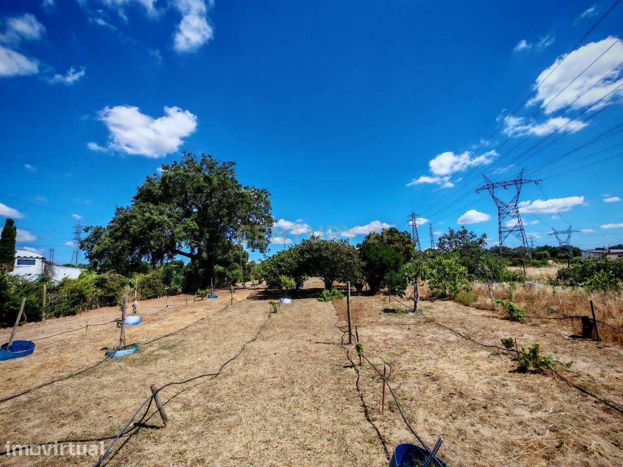 Terreno vedado com infraestruturas de água e eletricidade, em Palmela - Grande imagem: 3/25