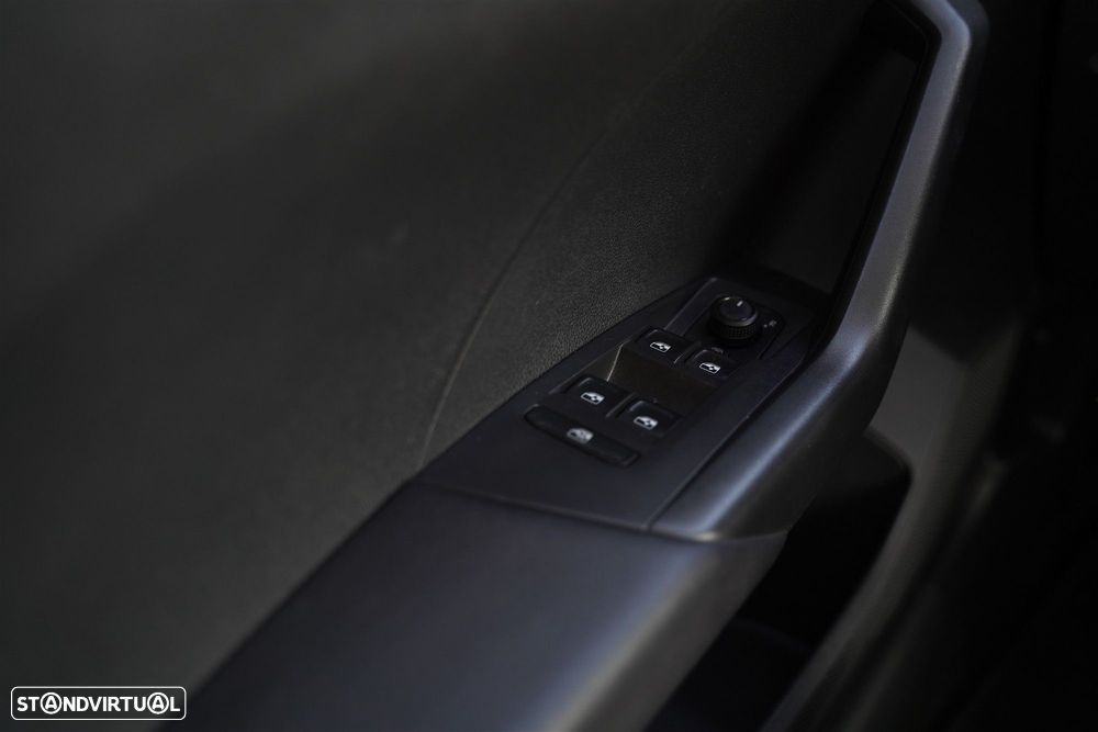 VW T-Cross 1.0 TSI BlackStyle DSG - 19