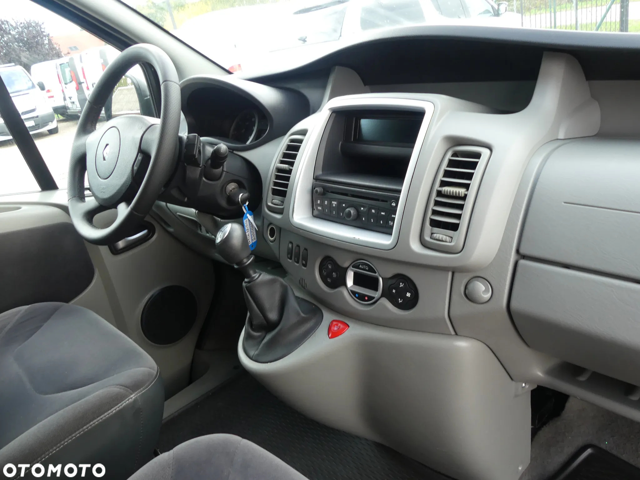Renault Trafic 2.0 dCi 115 FAP Grand Passenger Black Edition - 15