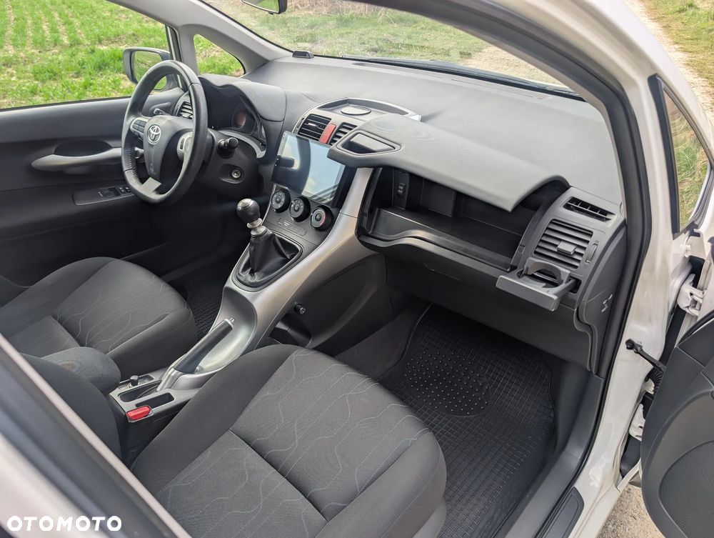 Toyota Auris 1.33 VVT-i Premium - 17