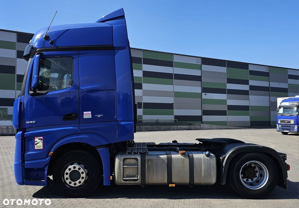 Mercedes-Benz Actros - 4