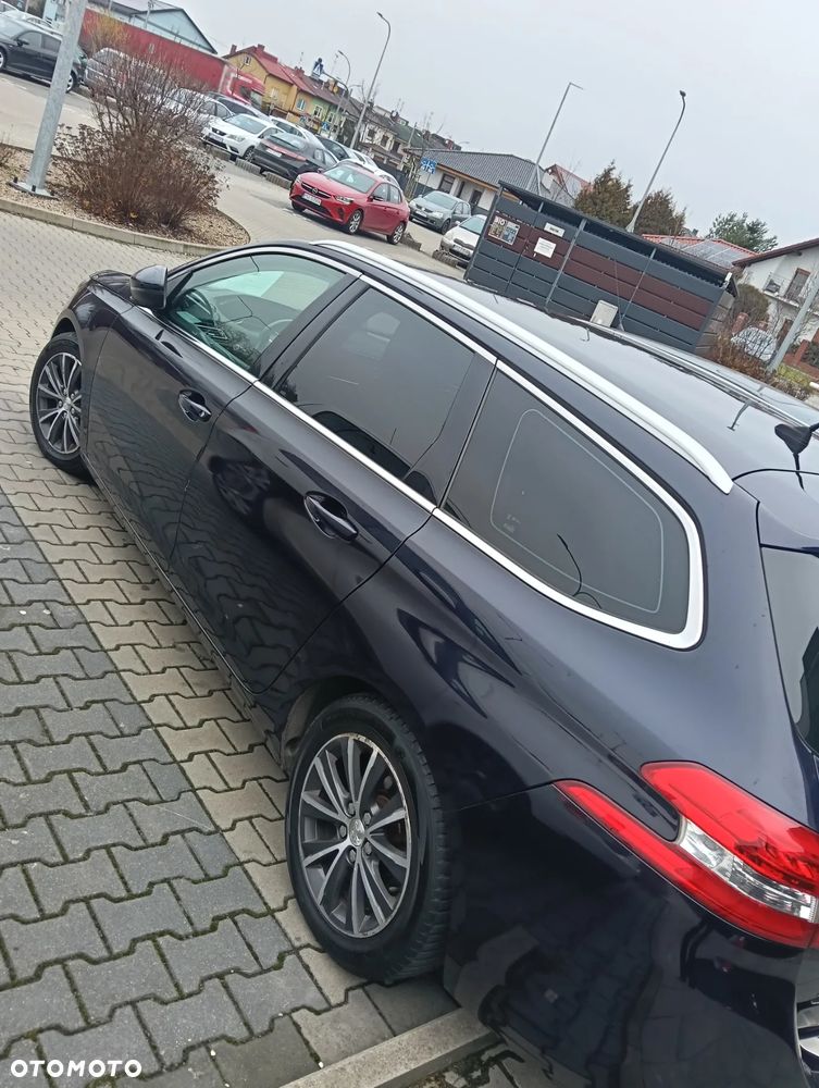 Peugeot 308 - 8