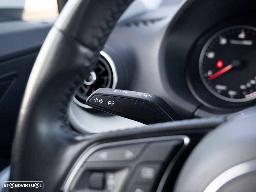 Audi Q2 30 TDI Design S tronic - 35