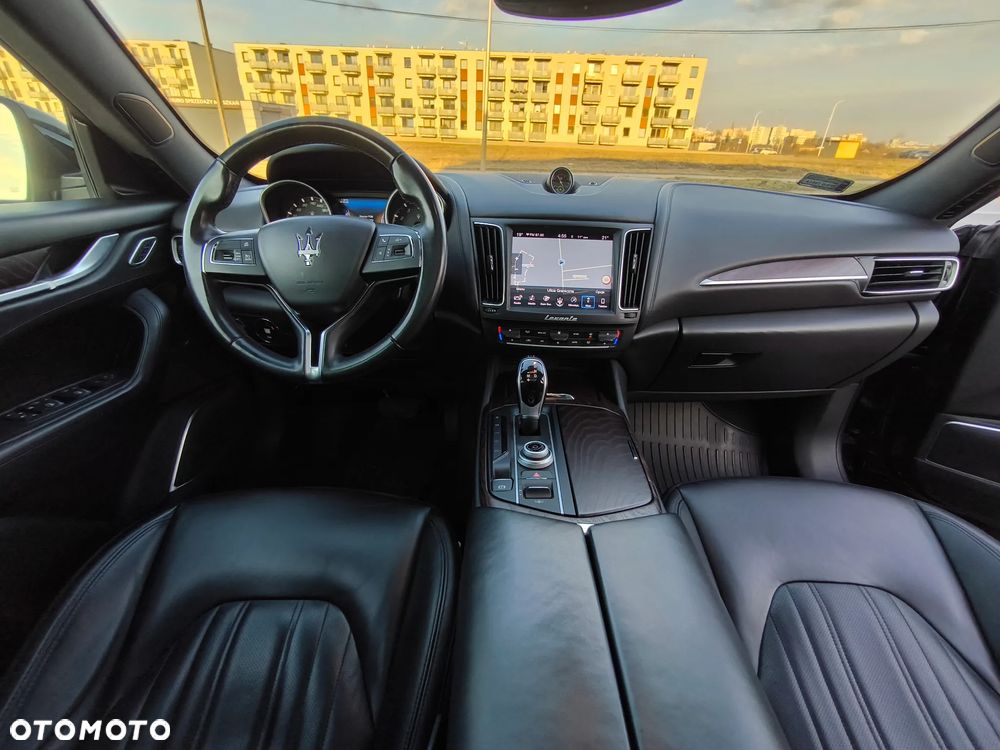 Maserati Levante Q4 Executive - 36