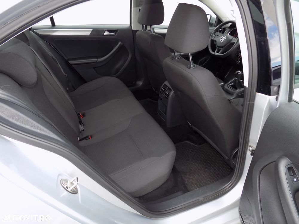 Volkswagen Jetta - 16
