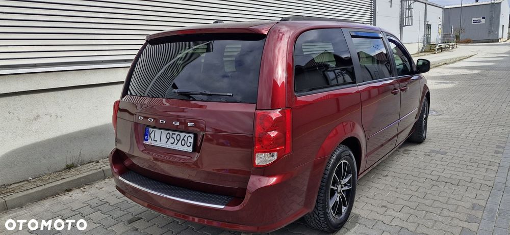 Dodge Caravan - 6