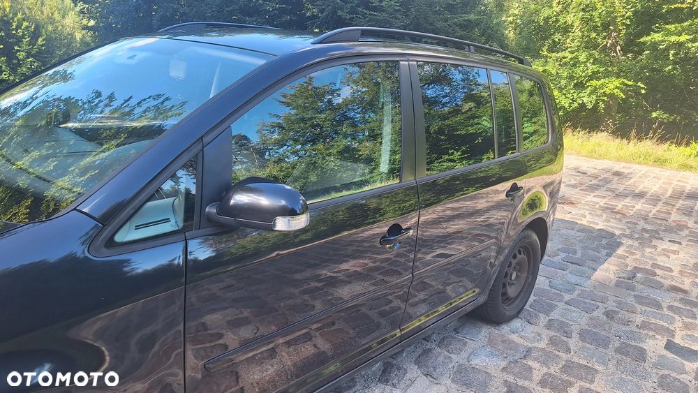 Volkswagen Touran - 5