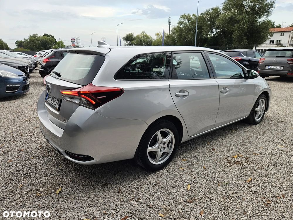 Toyota Auris 1.6 Premium - 17