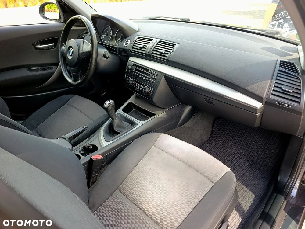 BMW Seria 1 118d DPF - 13