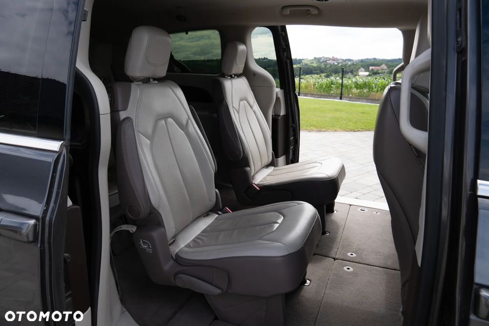 Chrysler Pacifica - 21