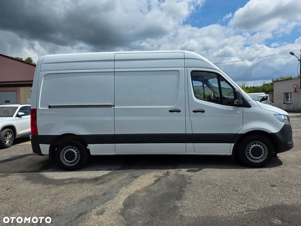 Mercedes-Benz Sprinter 215 automat rok 2022 klima webasto średni kamera tempomat - 9