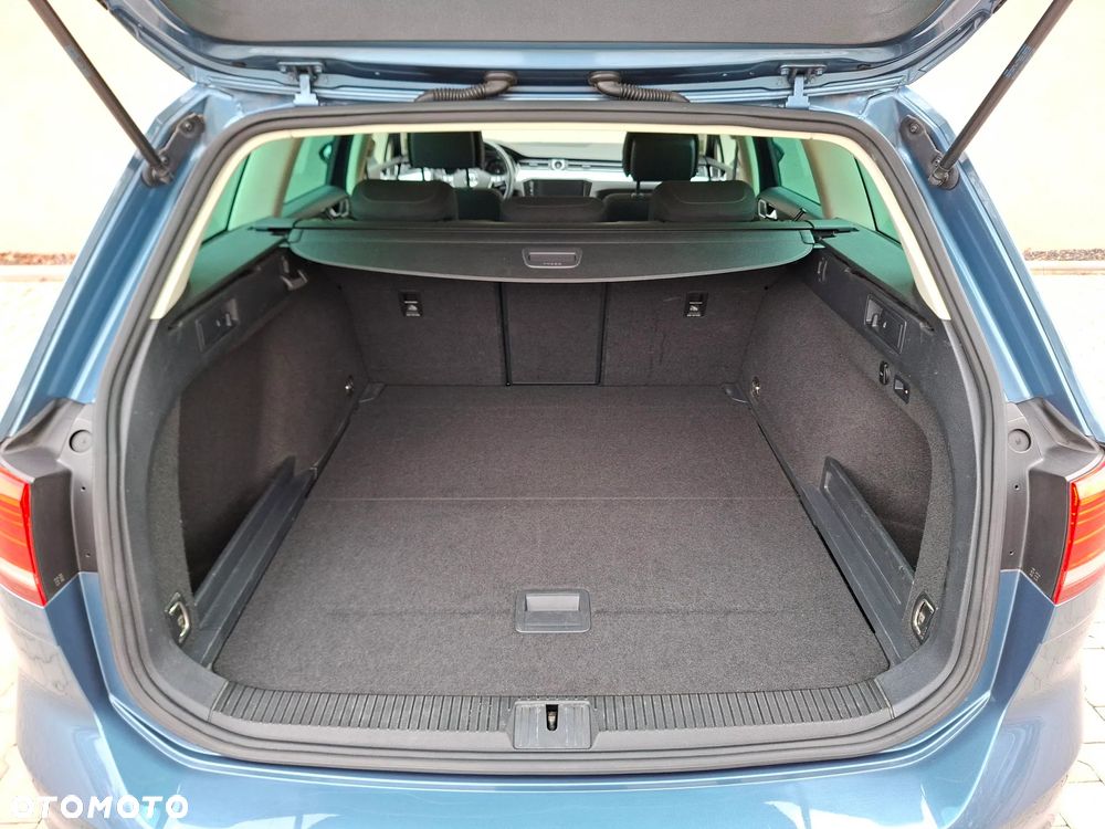 Volkswagen Passat - 26