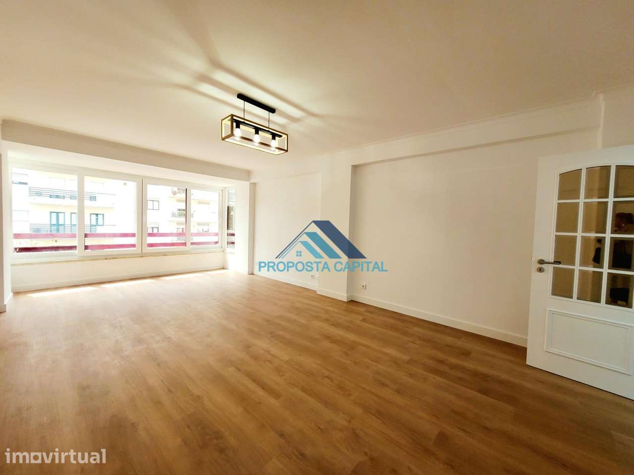 APARTAMENTO T3 TOTALMENTE REMODELADO | ESTRADA DA LUZ - Grande imagem: 5/56