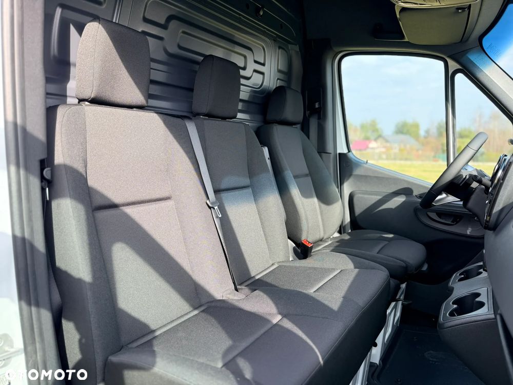 Mercedes-Benz Sprinter - 14