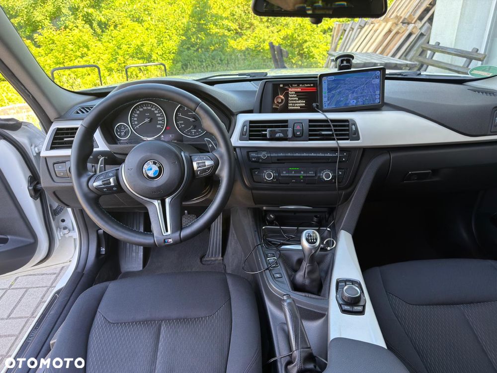 BMW Seria 3 325d - 9