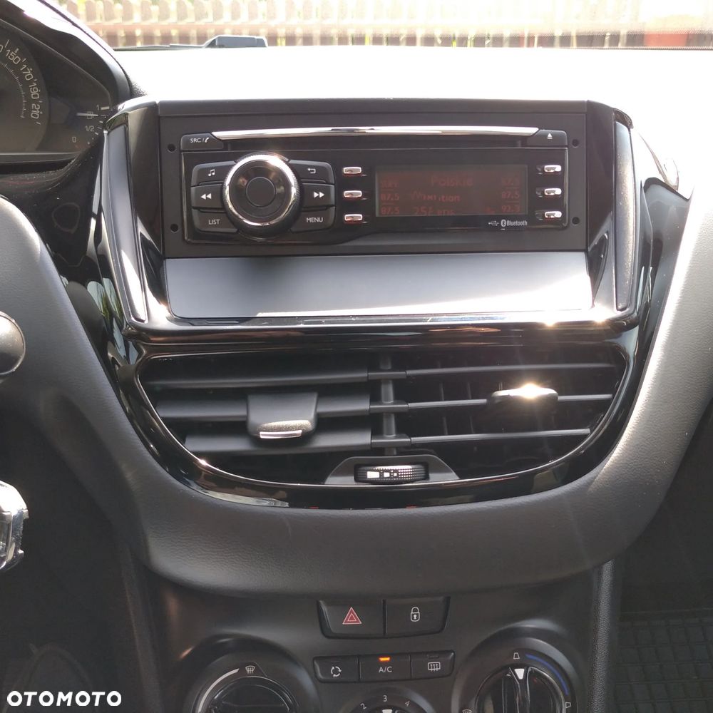 Peugeot 208 - 12