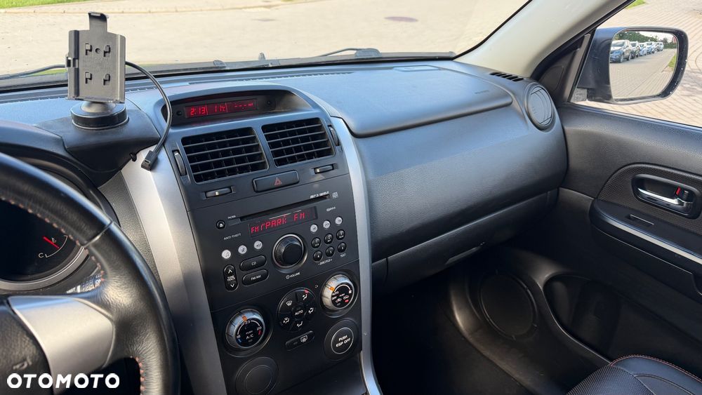 Suzuki Grand Vitara 1.6 Club - 24