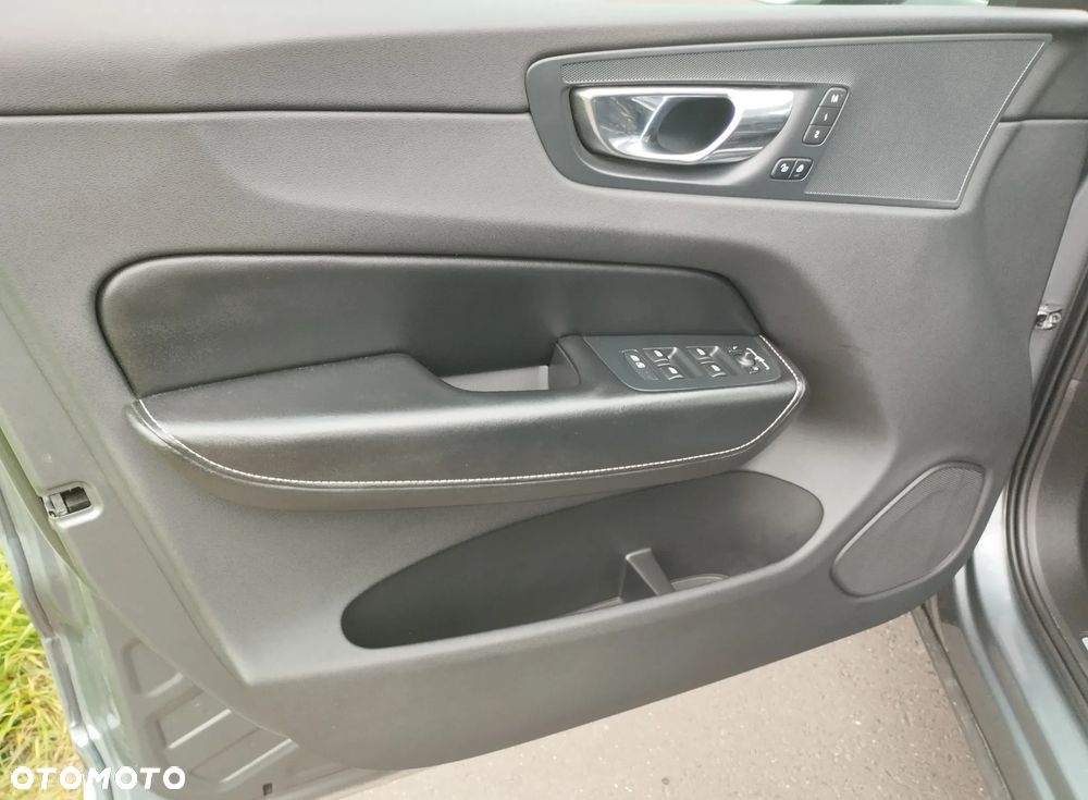 Volvo XC 60 D5 SCR AWD R-Design - 19