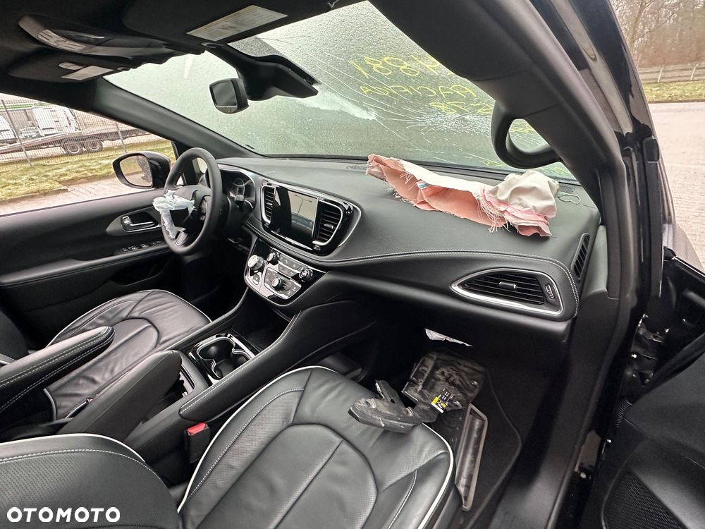 Chrysler Pacifica - 13