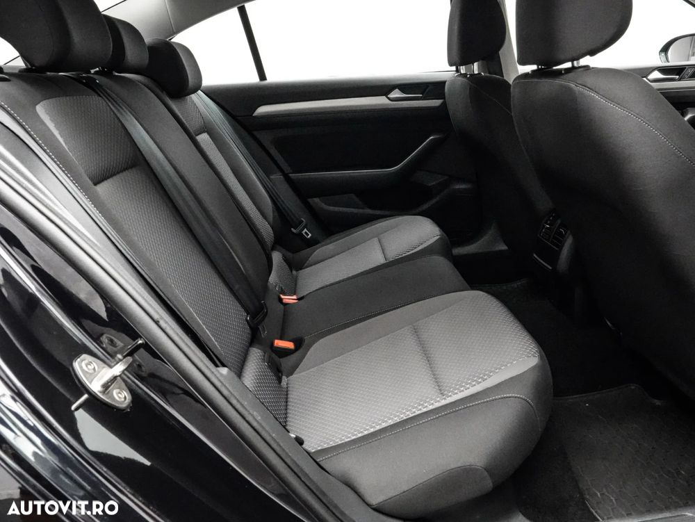 Volkswagen Passat 2.0 TDI DSG Comfortline - 17