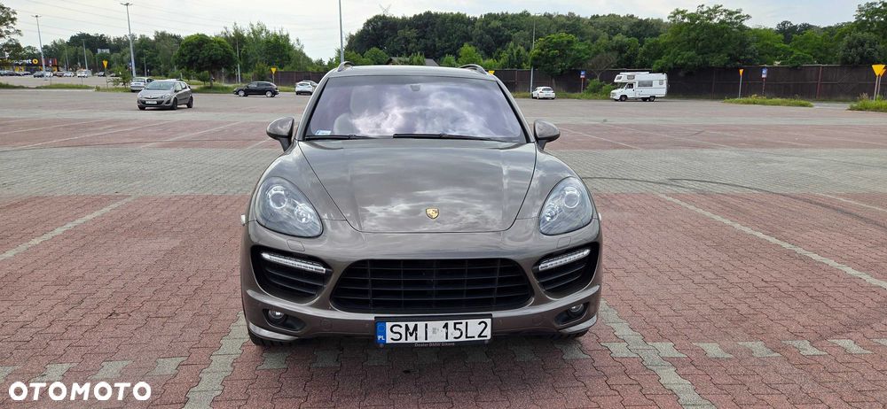Porsche Cayenne - 2