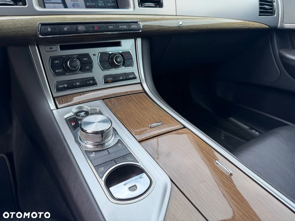 Jaguar XF 3.0 V6 D Premium Luxury - 10