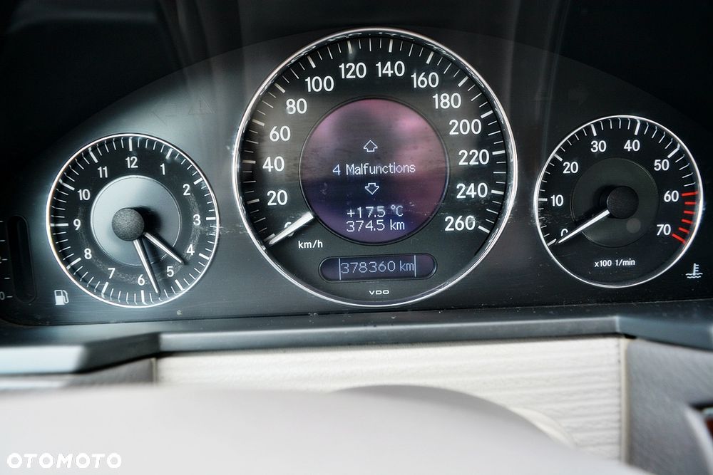 Mercedes-Benz Klasa E 200 Kompressor Automatik Classic - 14