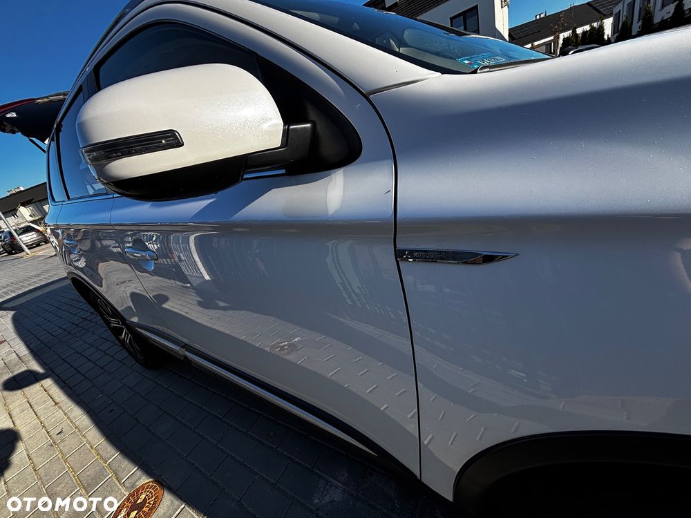 Mitsubishi Outlander 2.0 Intense + Navi 4WD CVT - 21