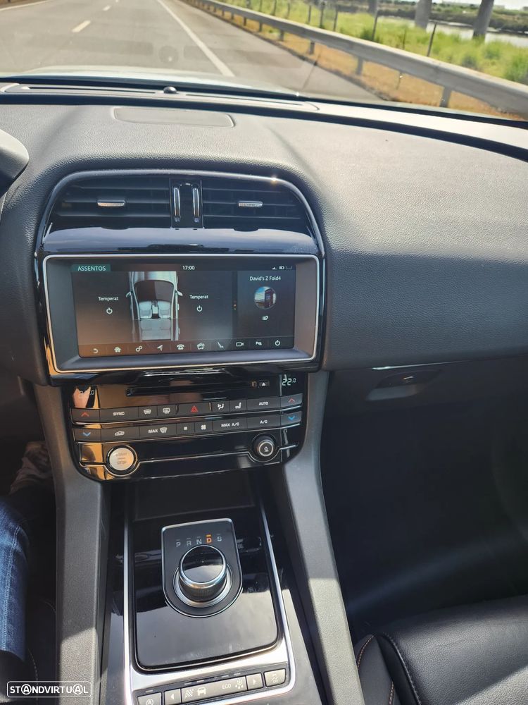 Jaguar F-Pace D200 AWD R-Dynamic HSE - 24