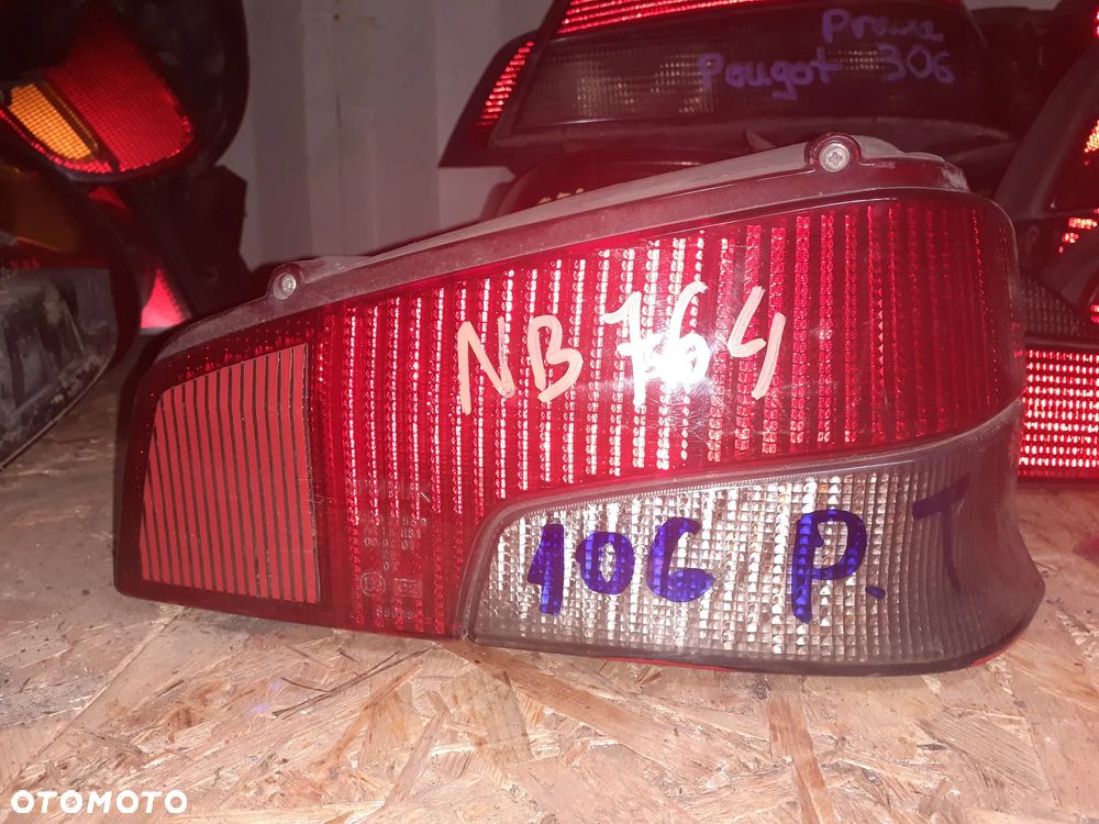 LAMPA TYLNA TYŁ PRAWY PRAWA PEUGEOT 106 - 1