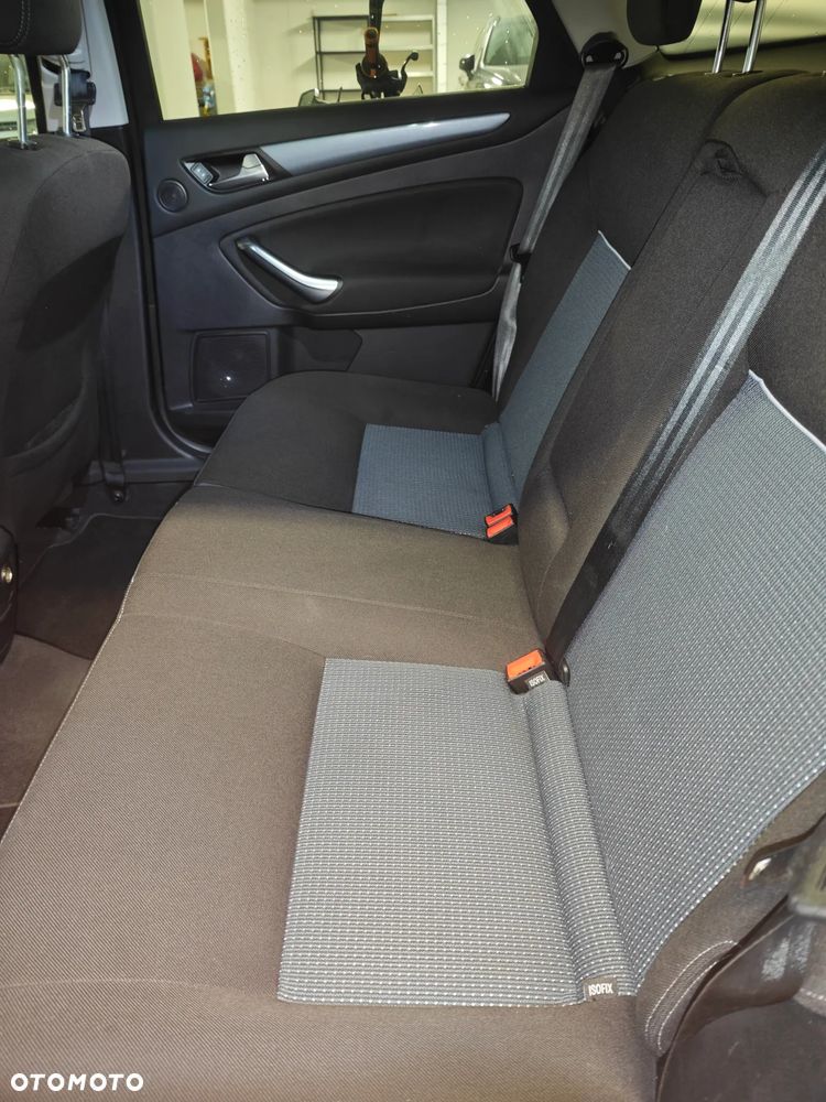 Ford Mondeo 2.0 TDCi Black Magic - 4