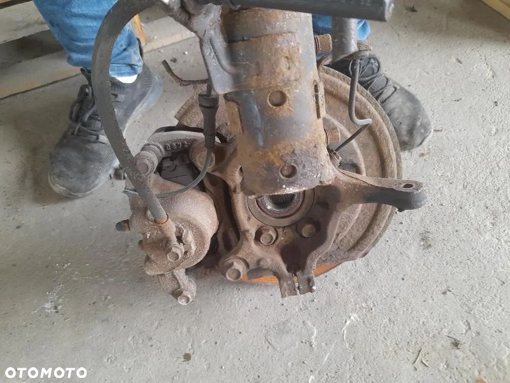 Zwrotnica amortyzator prawa lewy Macpherson przód Nissan Nissan Juke F15 1.6 2.0 b - 7