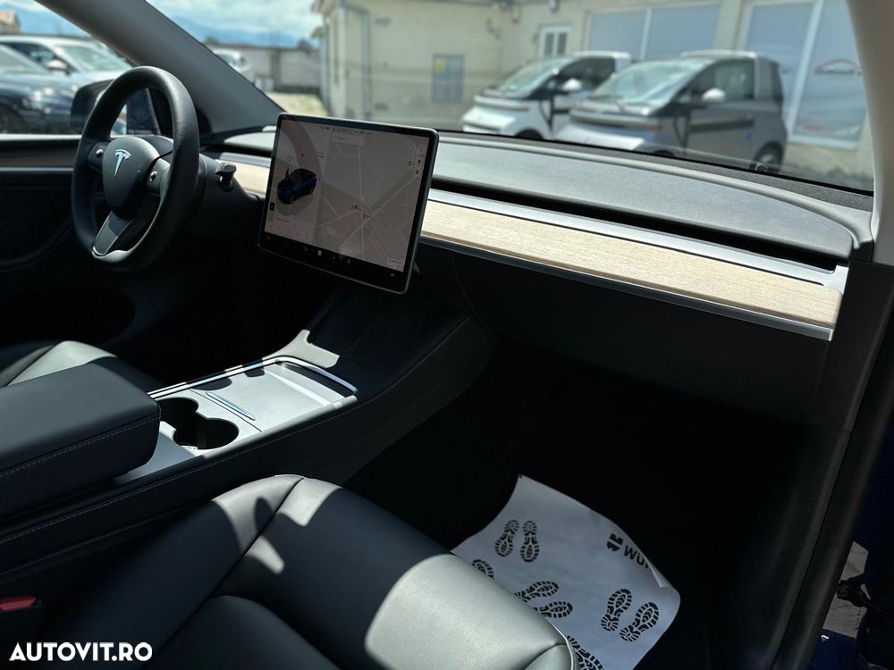Tesla Model Y Long Range Dual Motor AWD - 7