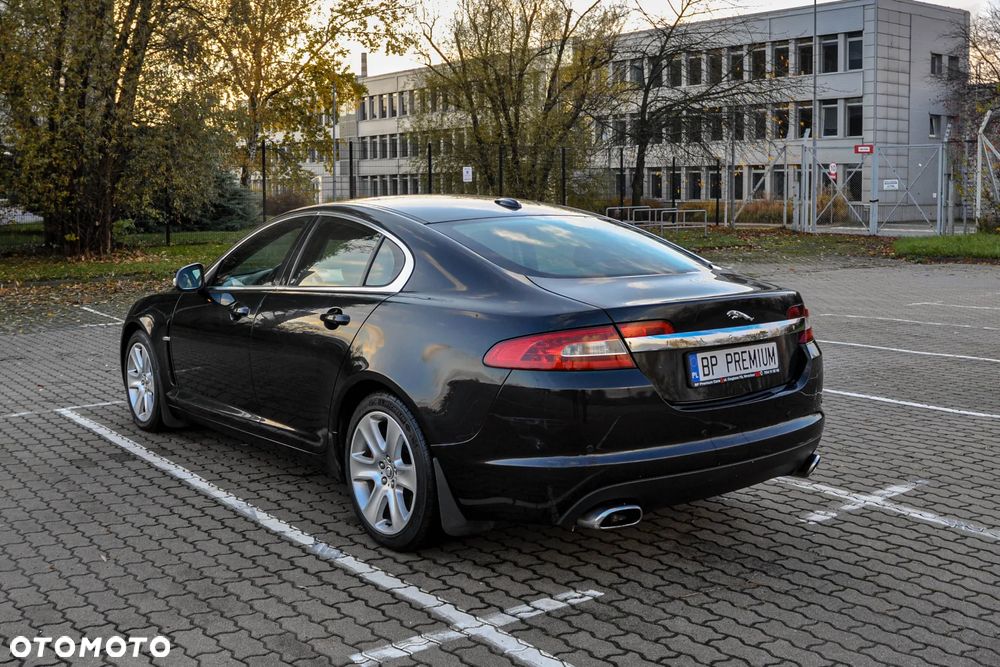 Jaguar XF 2.7 V6 D Luxury - 3