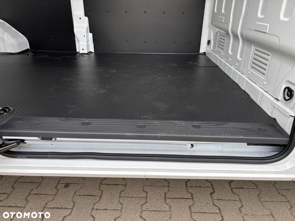 Maxus Deliver 9 - 24