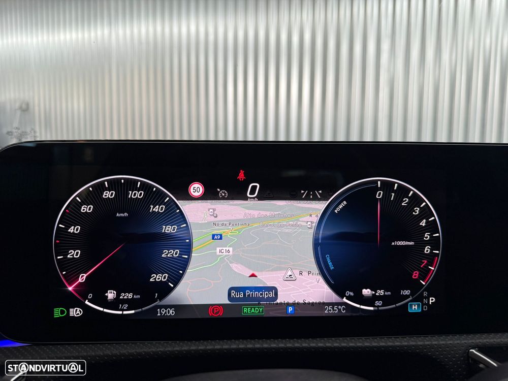 Mercedes-Benz A 250 e AMG Line - 28