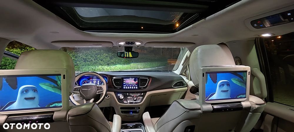 Chrysler Pacifica - 20