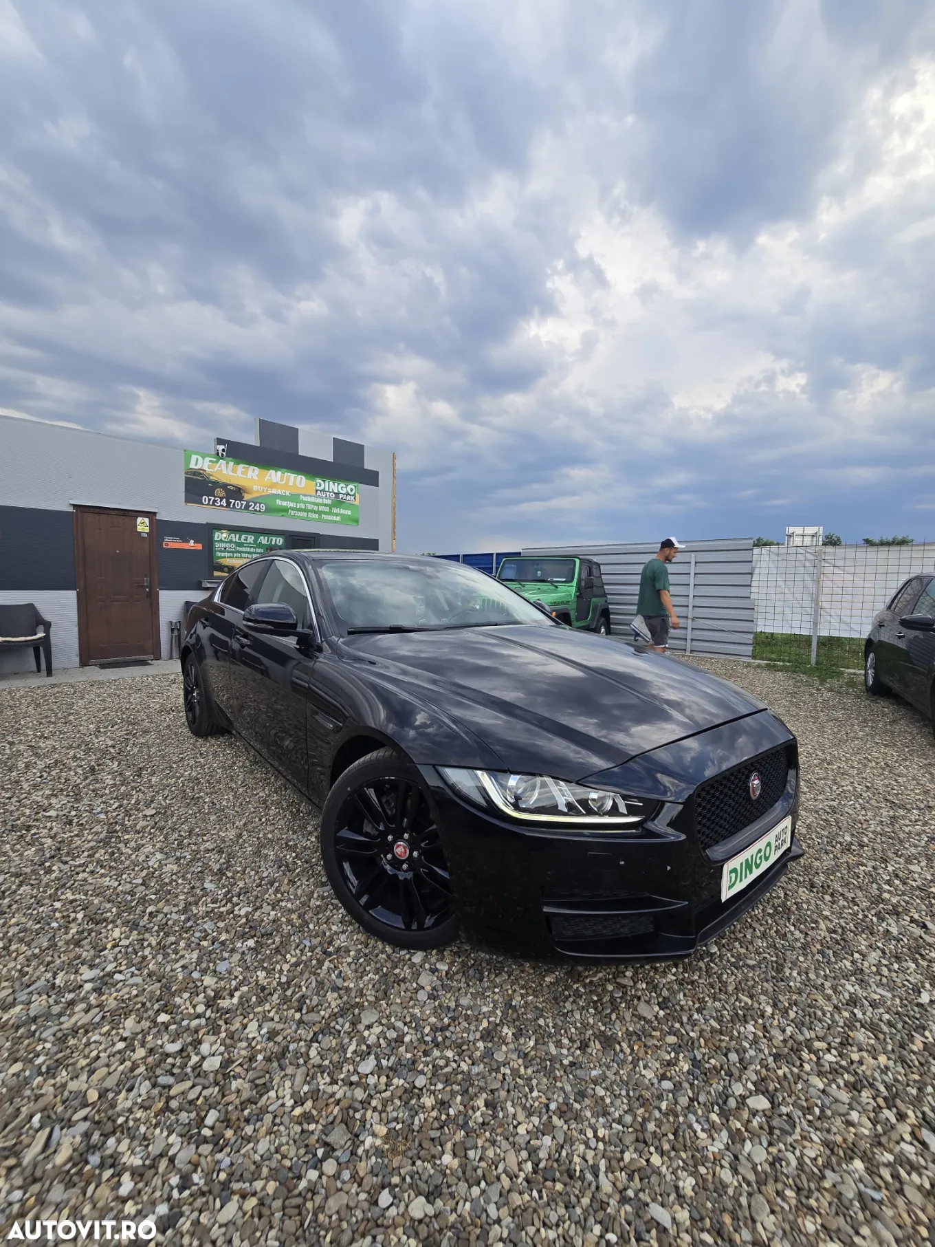 Jaguar XE 2.0 Prestige - 11