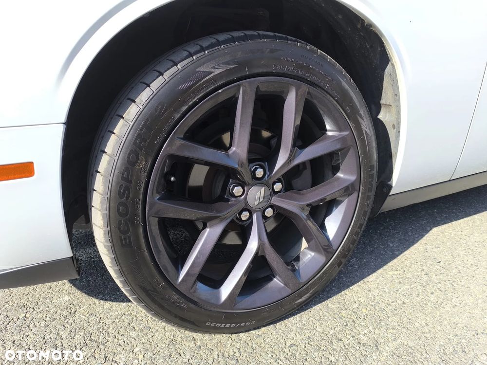 Dodge Challenger - 30