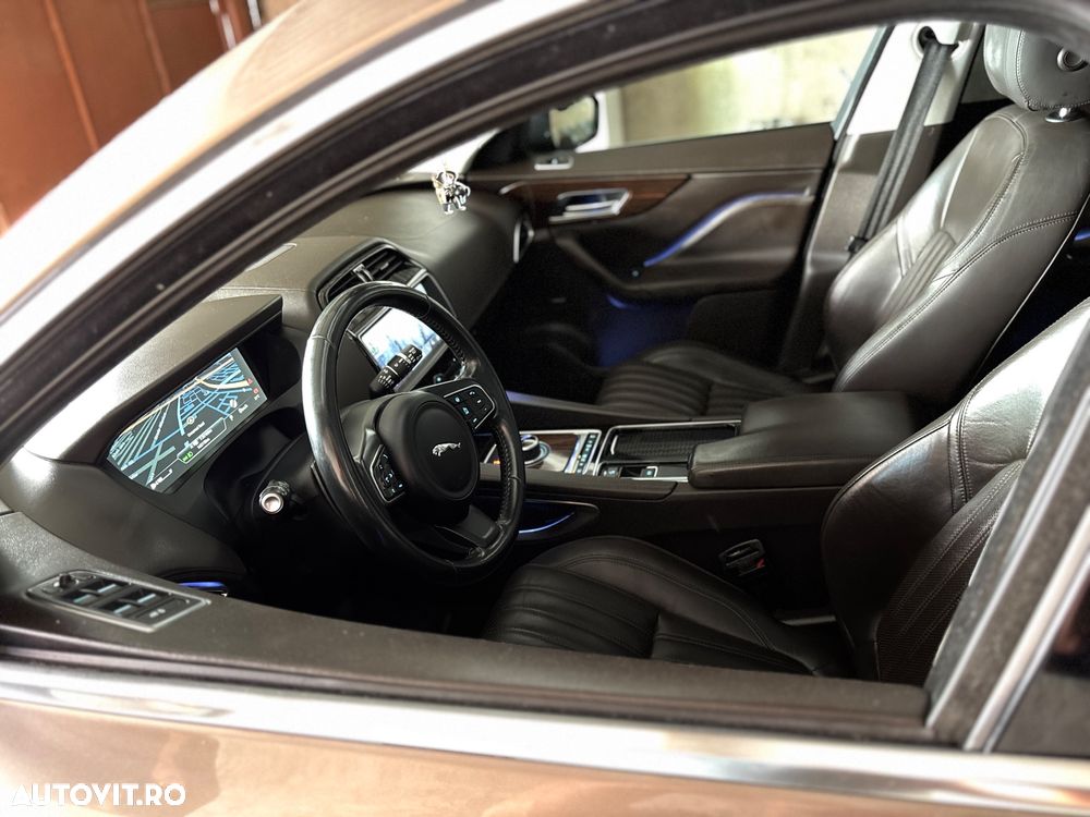 Jaguar F-Pace 20d AWD Portfolio - 7