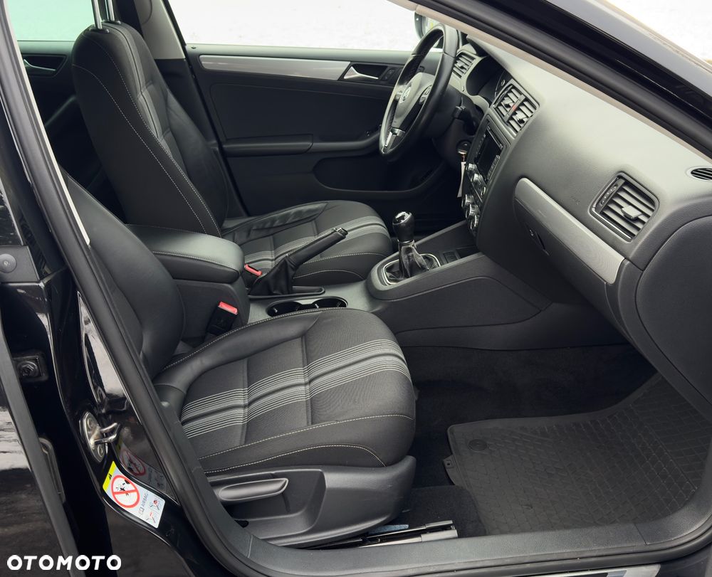 Volkswagen Jetta 1.6 TDI Blue Motion Technology Match - 16