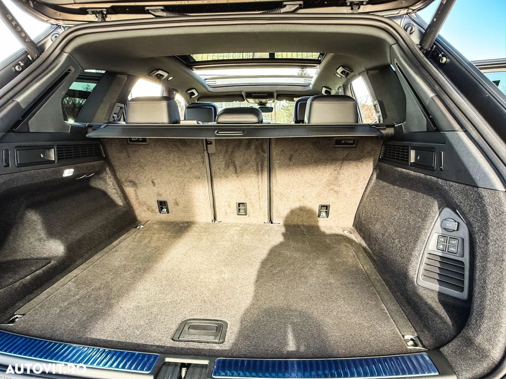 Volkswagen Touareg V6 TDI 4MOTION R-Line - 23