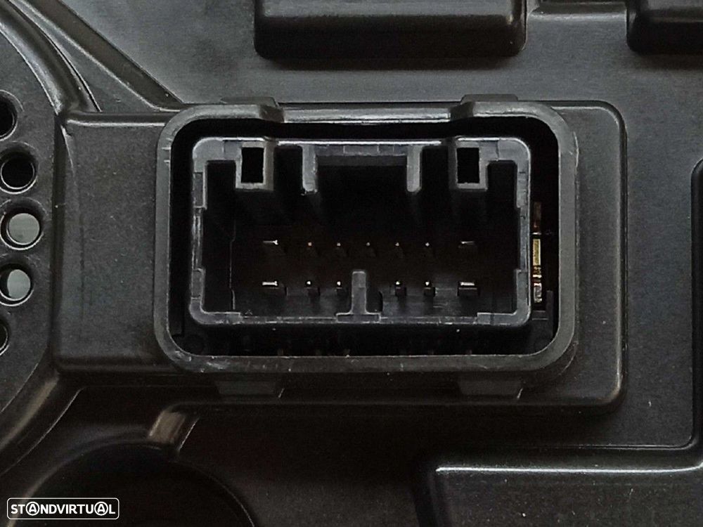 QUADRANTE TOYOTA AURIS ACTIVE - 2