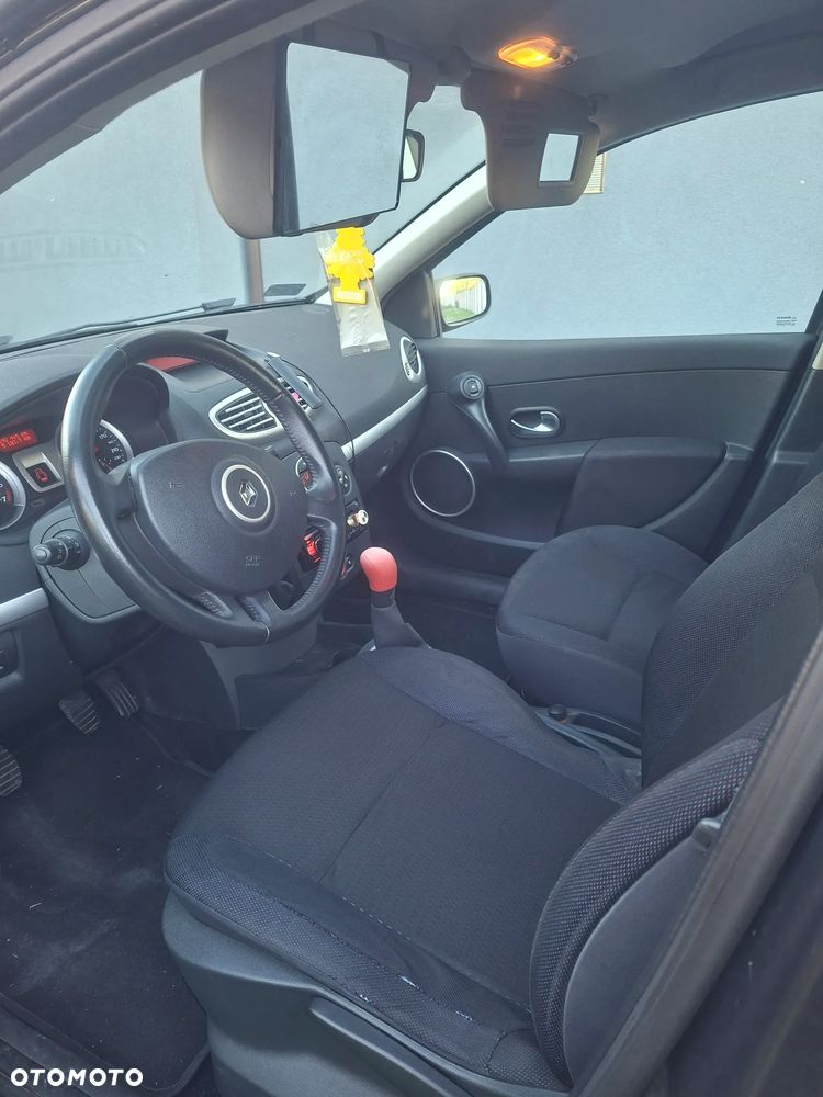 Renault Clio - 12