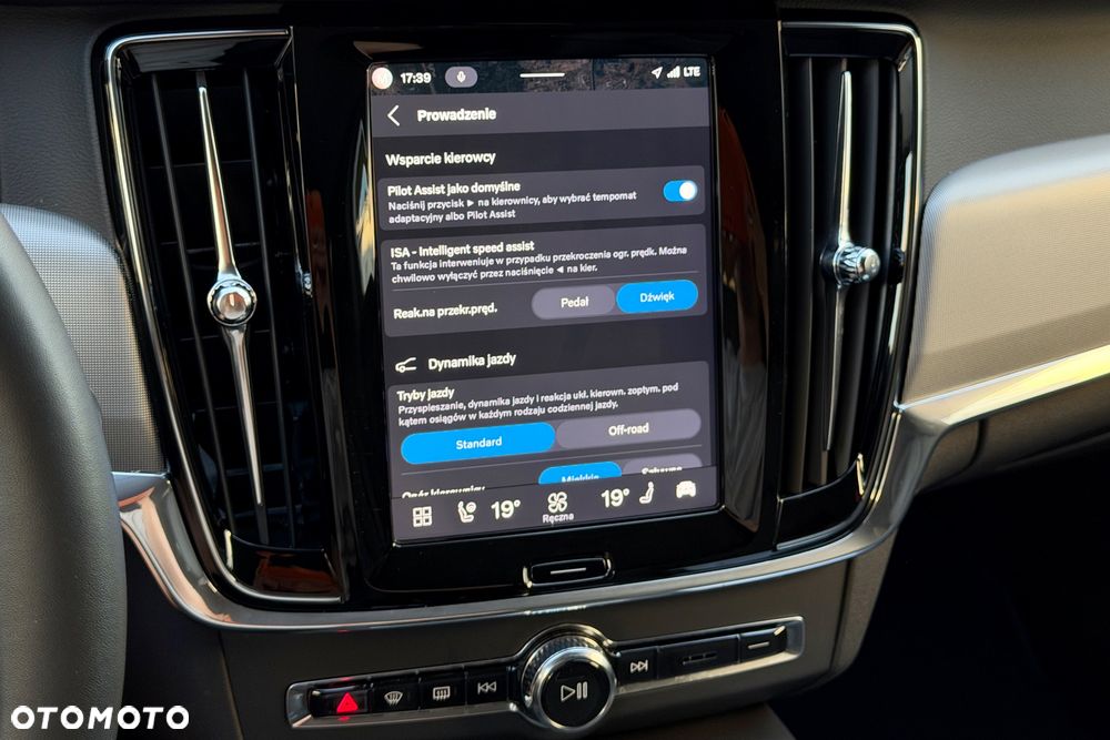 Volvo V90 Cross Country B5 B AWD Plus - 21