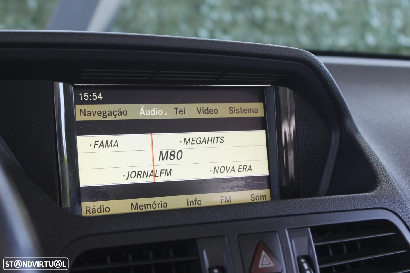Mercedes-Benz E 250 CGi Avantgarde BlueEfficiency Auto - 32